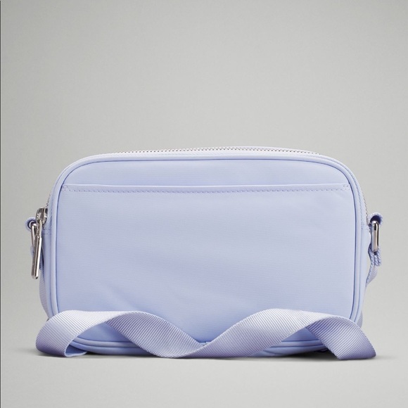 ✨Sold✨Lululemon • Crossbody Camera Bag - Picture 10 of 14